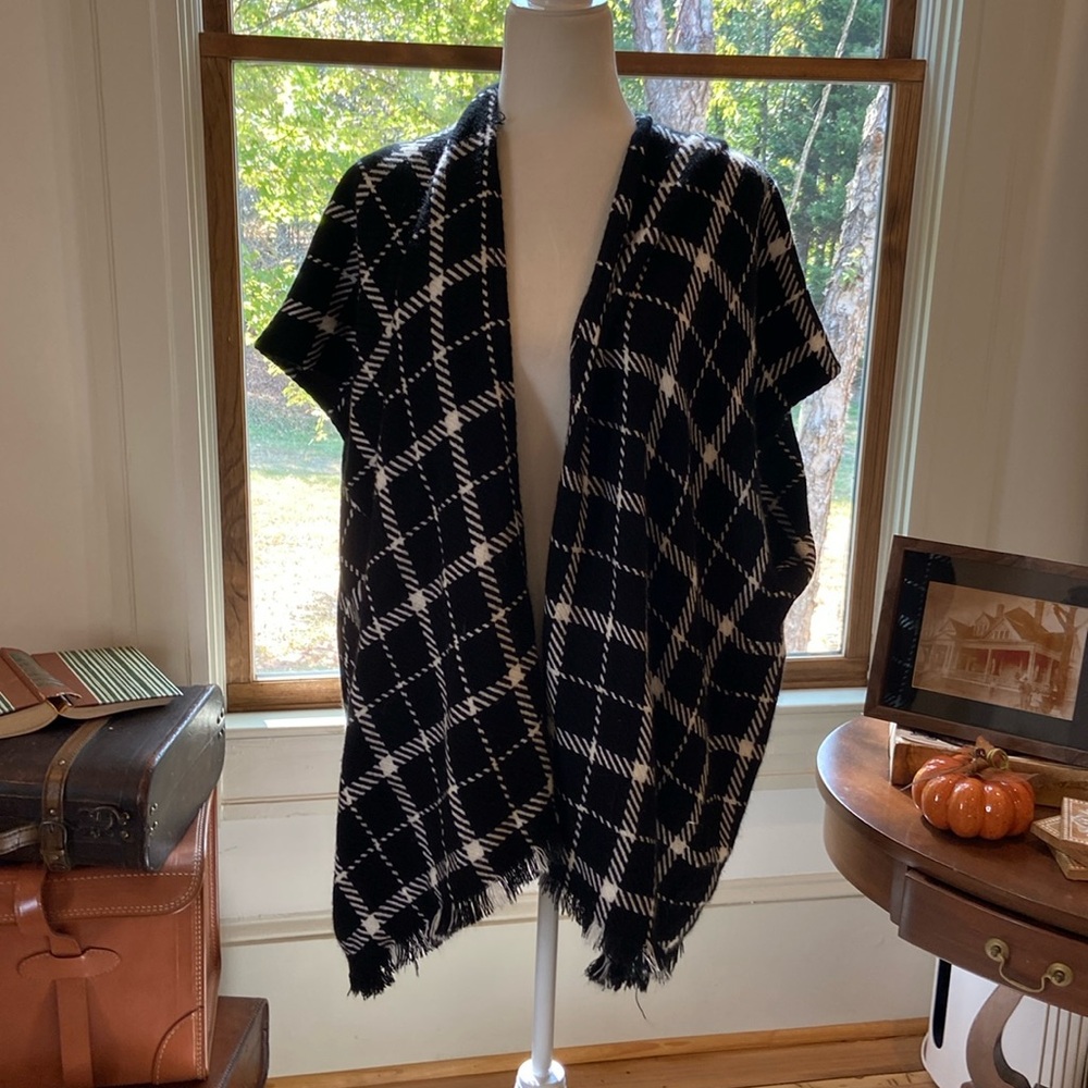 Loft Black White Plaid Ruana
Wrap M/L